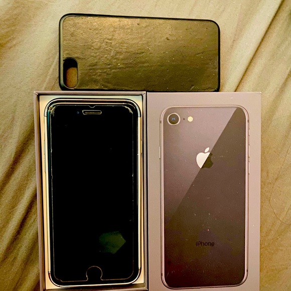 iPhone 8 - Picture 1 of 6